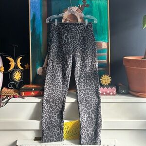 Uchuu Stylish Leopard Print Women's Thick Leggings Size 1